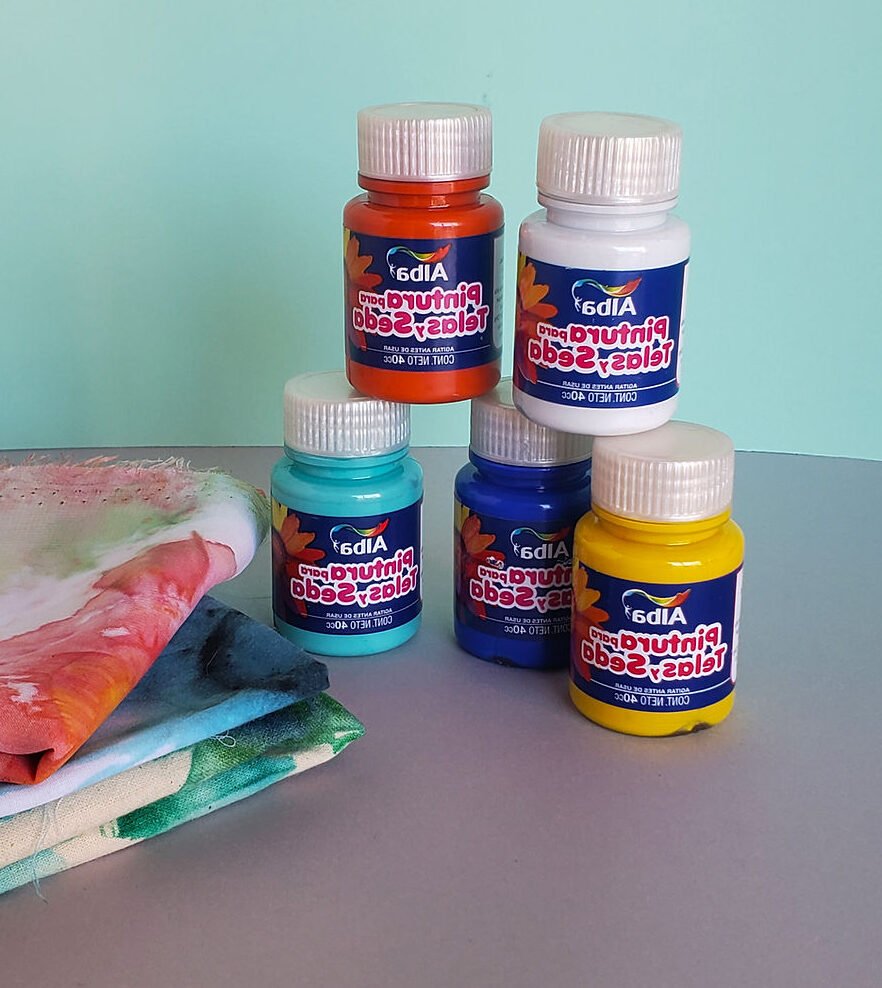 En este momento estás viendo Pintura para seda: cómo aplicarla y crear diseños a mano
