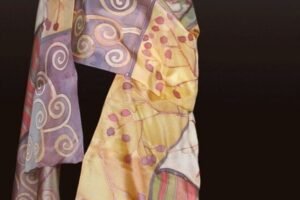 Usa gutta para textil y crea diseños únicos en seda