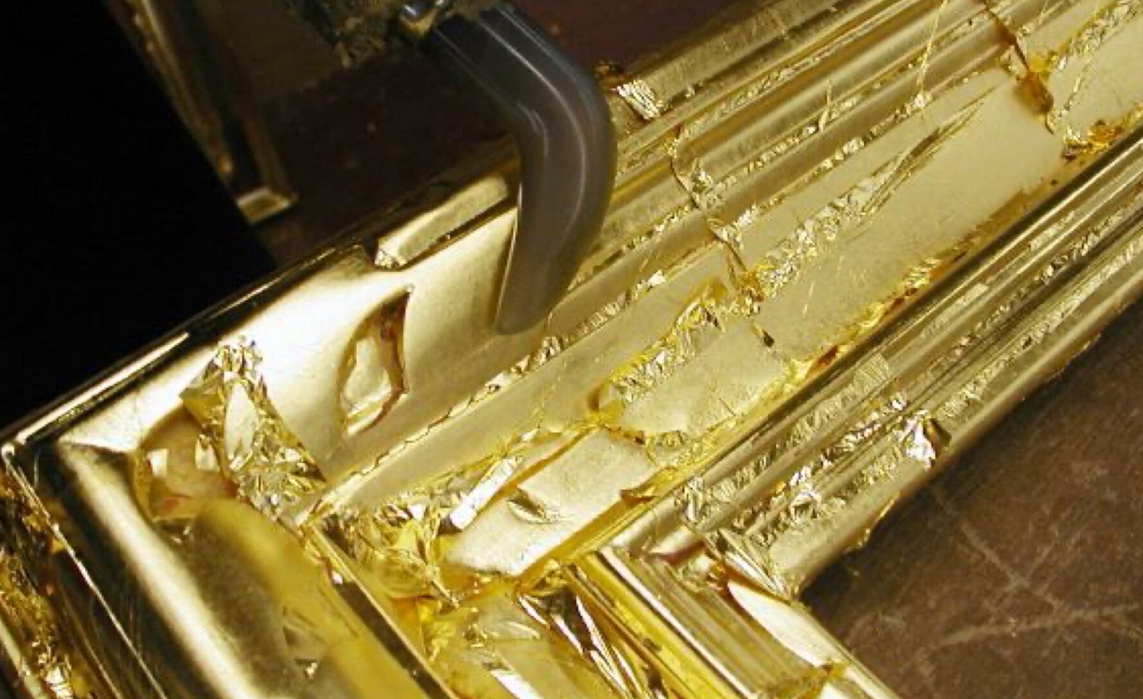 En este momento estás viendo Aplicación de pan de oro: 4 pasos para un acabado brillante