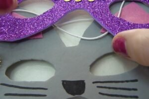 Cómo fabricar divertidas máscaras de carnaval en casa