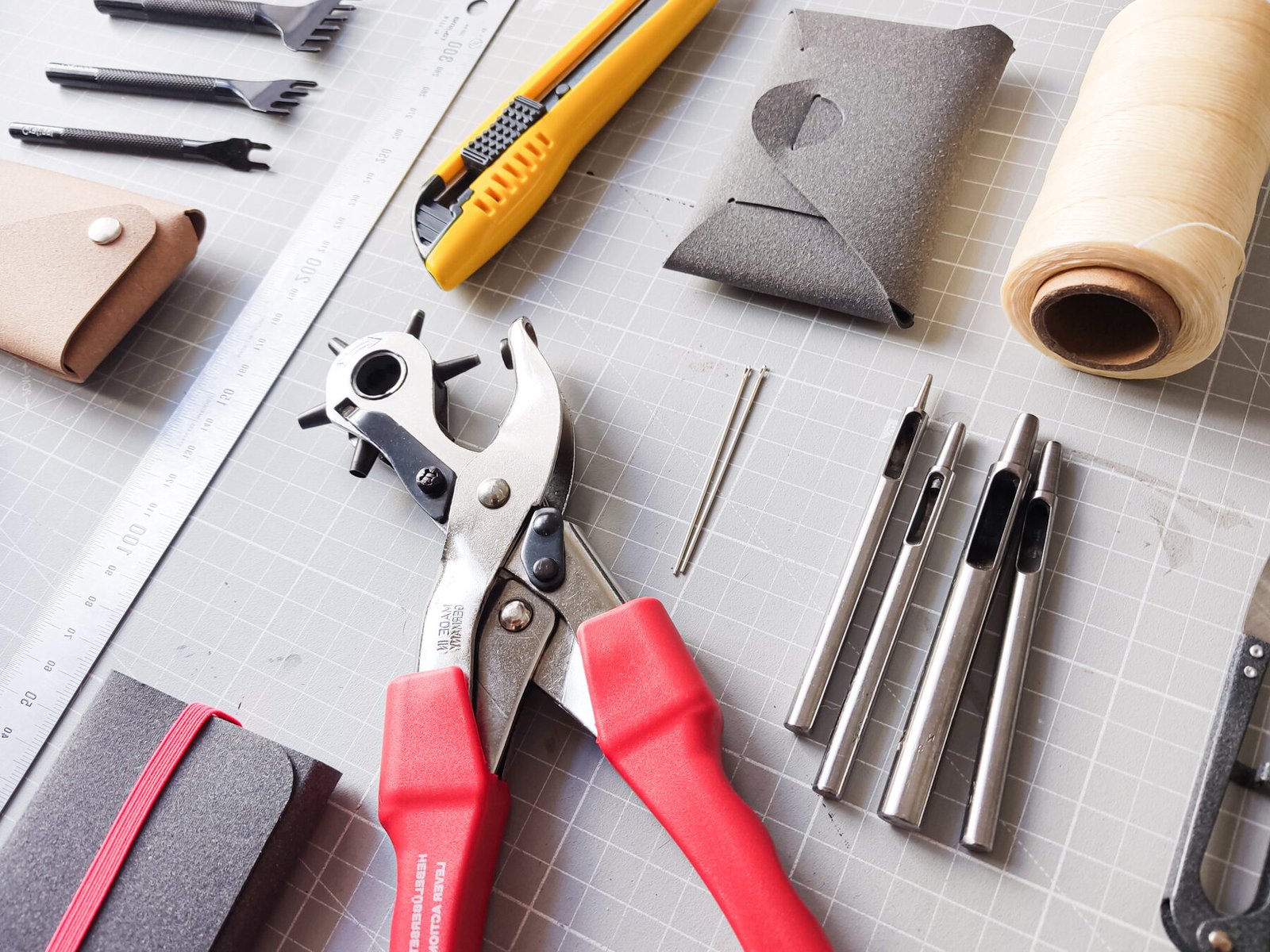 En este momento estás viendo Guarnicionería: Herramientas y materiales esenciales para trabajar