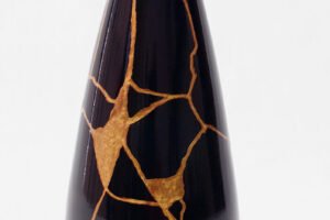 Kintsugi: Cómo Reparar Objetos con Oro – El Arte de Kintsukuroi